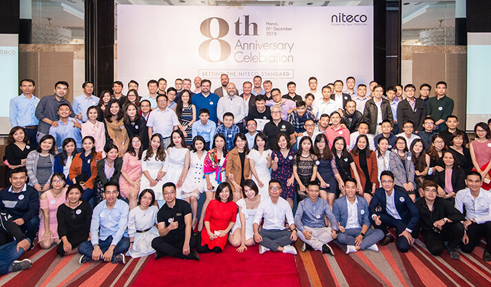 Niteco 8th Anniversary Celebration group photo with team members in Hanoi 2018