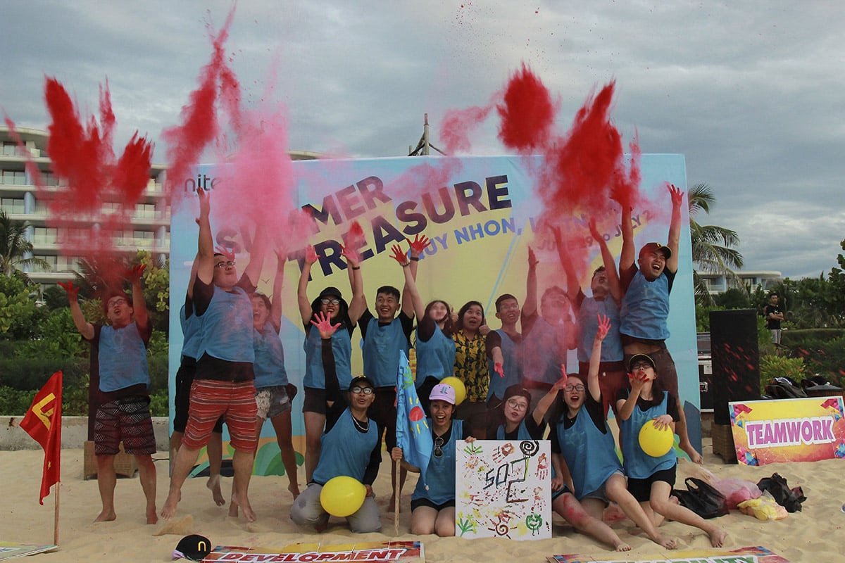 teambuilding-blue-(1200x800).jpg